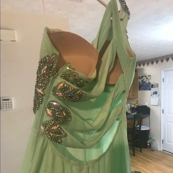 Prom dress - Picture 2 of 5